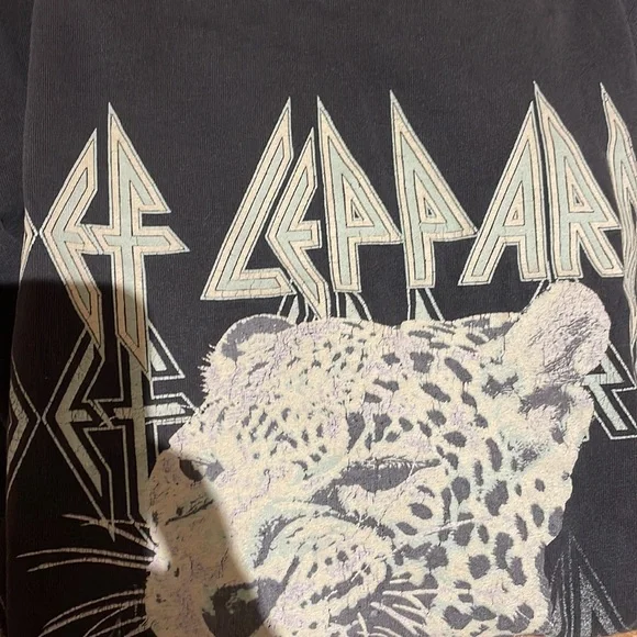 Daydreamer, Def Leppard Shirt 🐯 - Picture 5 of 6